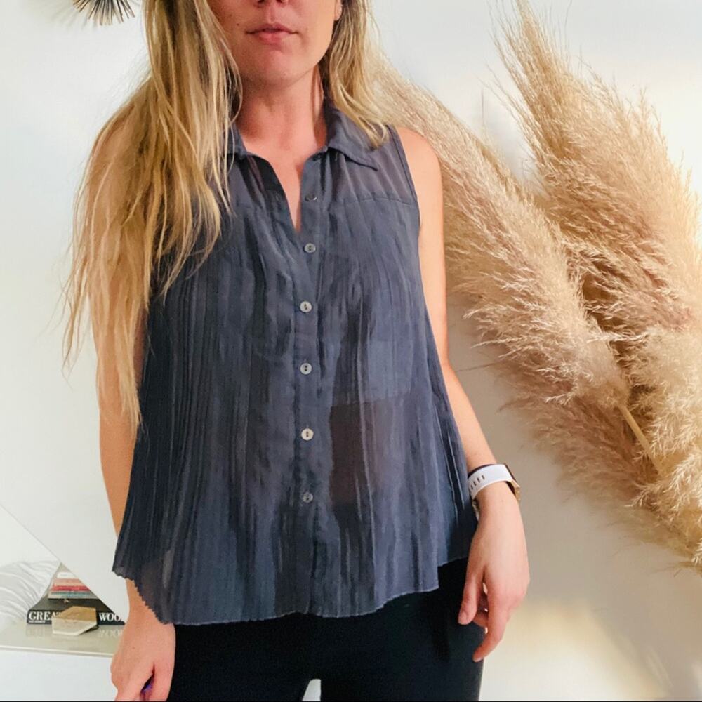 FOREVER 21 F21 Grey Pleated Button Front Sheer Collared Tank Top Blouse Shirt M